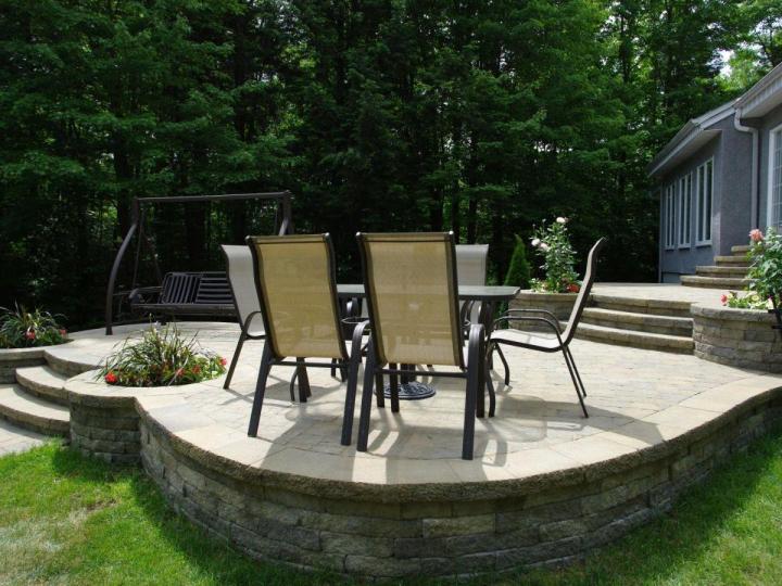 Mobilier extérieur intégré Laval