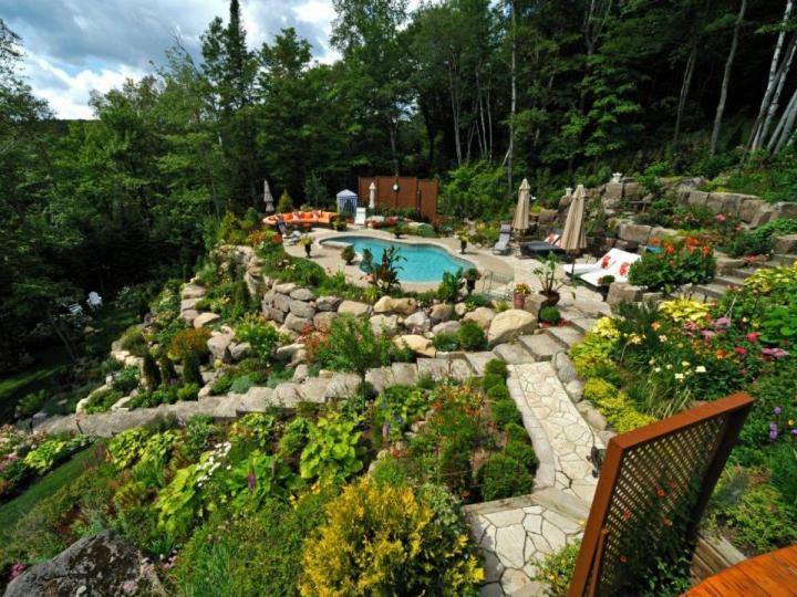 Pour concevoir un beau jardin à Laval, faites confiance à nos paysagistes
