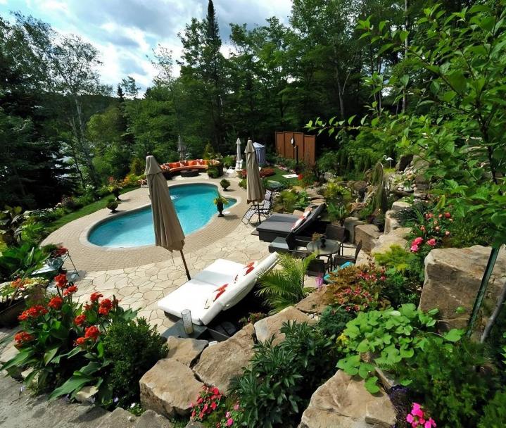 Mobilier extérieur intégré Laval